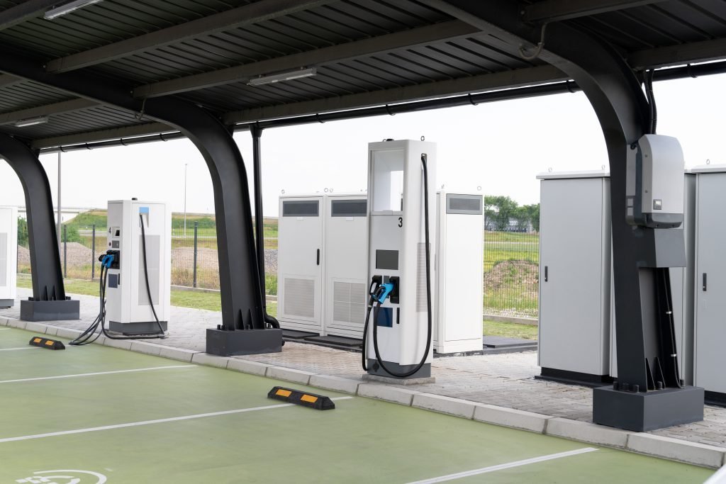 electric-vehicles-charging-station-that-takes-energy-from-solar-panels